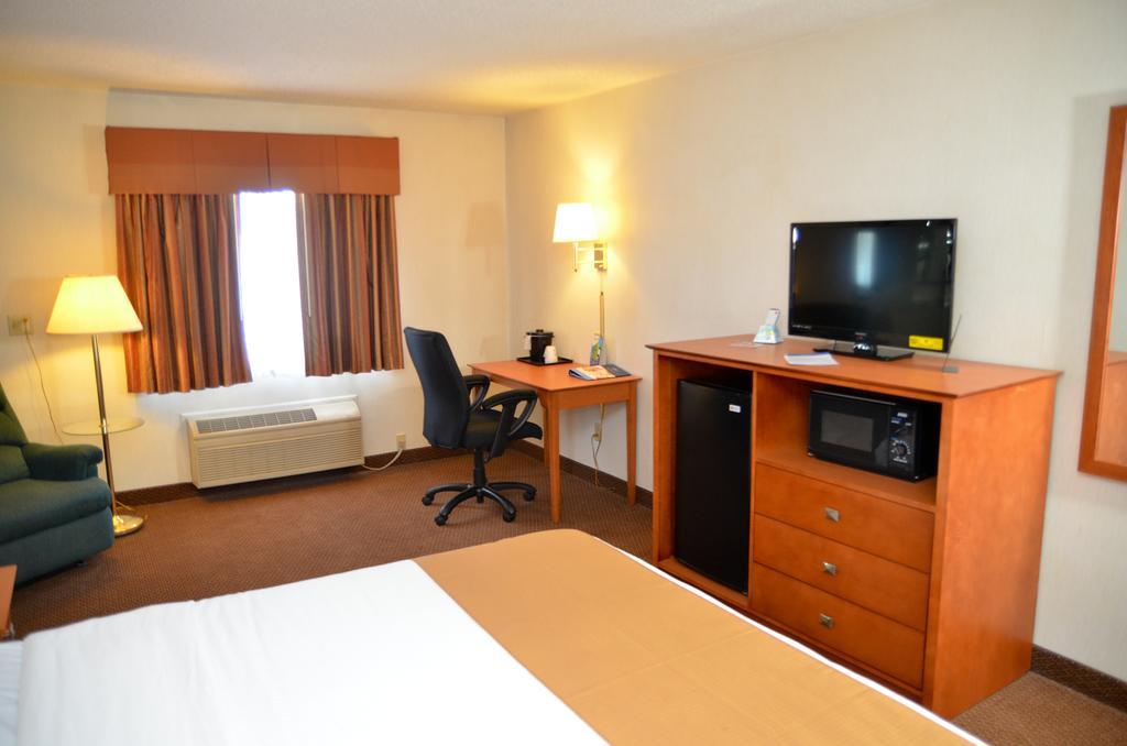 Baymont By Wyndham Port Huron Exterior foto