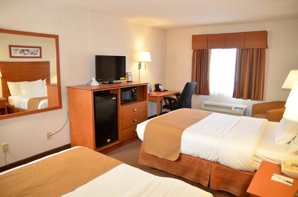 Baymont By Wyndham Port Huron Exterior foto