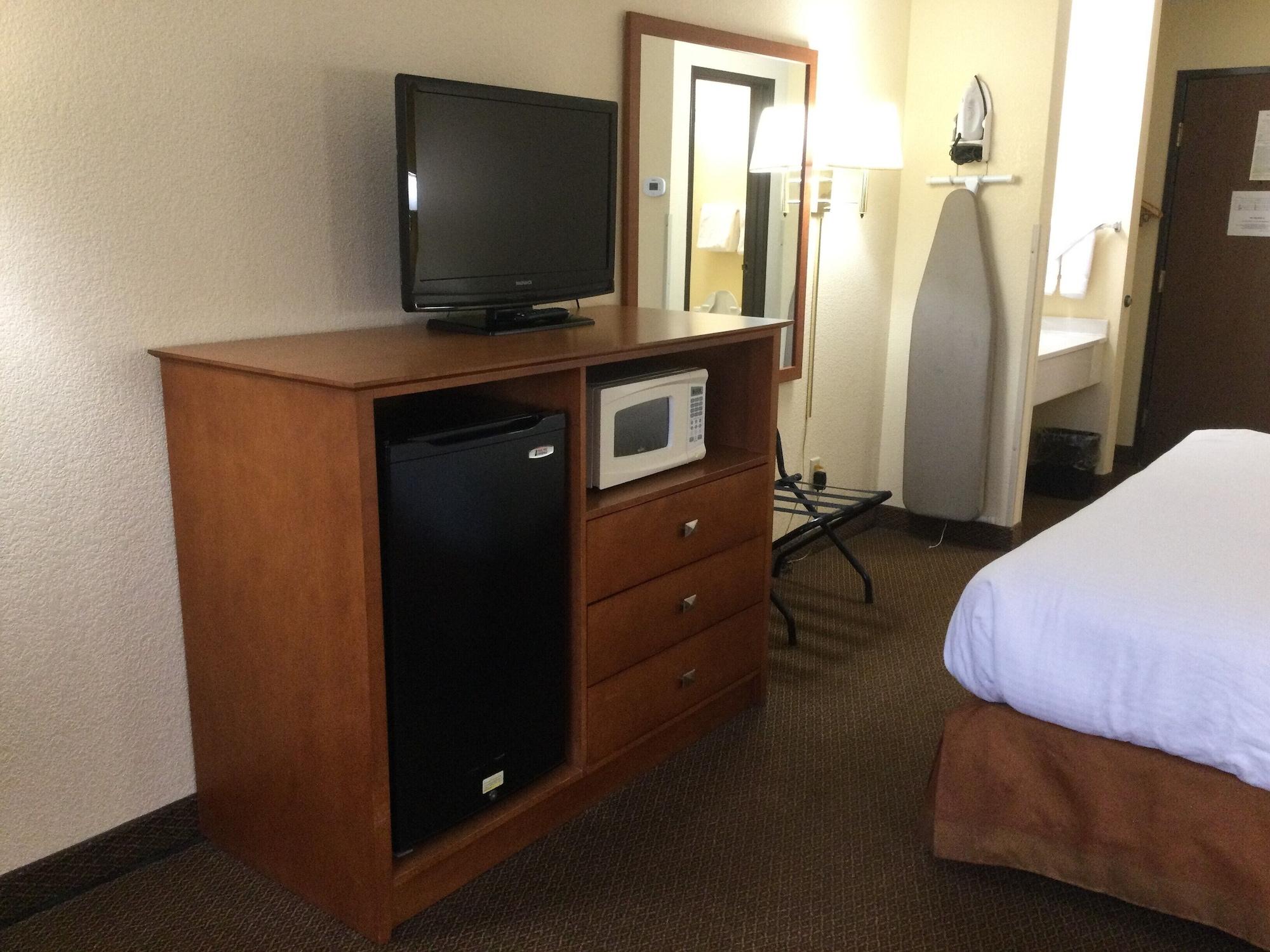 Baymont By Wyndham Port Huron Exterior foto