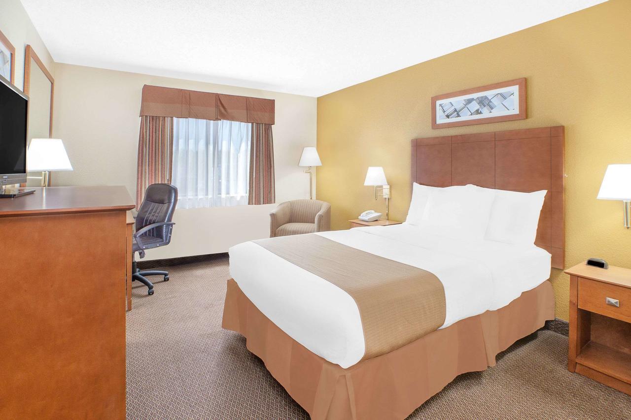 Baymont By Wyndham Port Huron Exterior foto